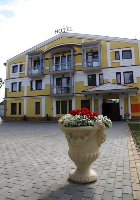 Hotel Rajski Ogrod Rzeszów Eksteriør billede